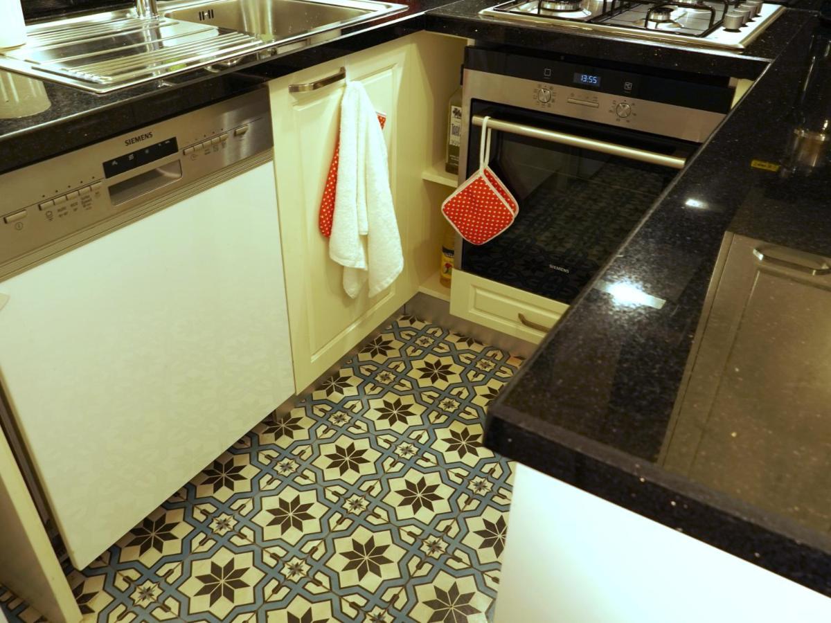Tilas - Rooms In 19Th Century Wooden Townhouse,Kadikoy Istambul Extérieur photo